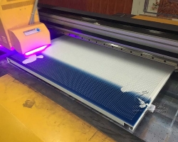UV平板打印机在广告行业的应用有哪些优势？