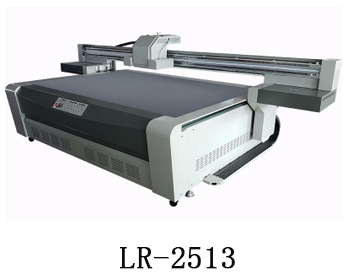 LR-2513通常我们也称为万能打印机，他是根据国际标准尺寸而来，加上这种uv机器不收材质约束，差不多什么都可以打印，通常我们也称之为万能打印机