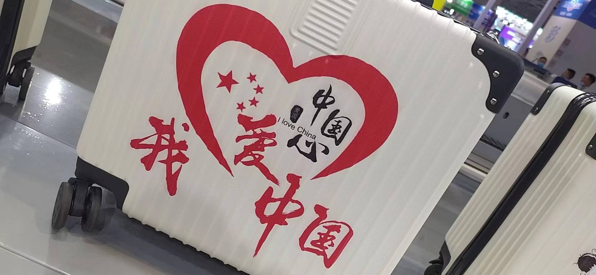 uv打印机,鞋子打印机,纸箱无版印刷机,uv彩印机,uv打印机厂家,龙润