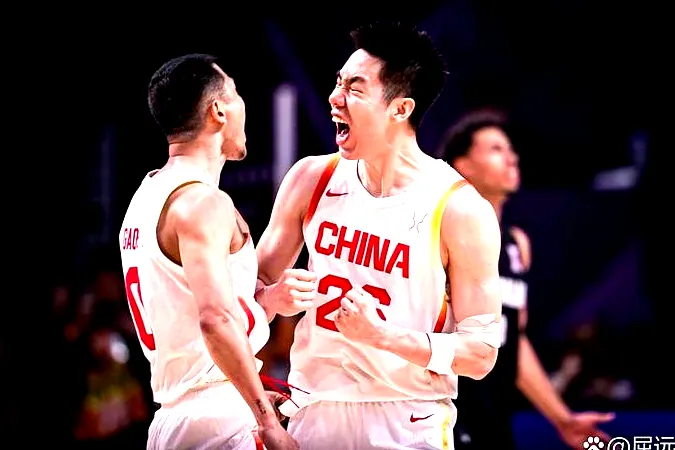 # 日本男篮92-73击败中国男篮，霍金森闪耀全场