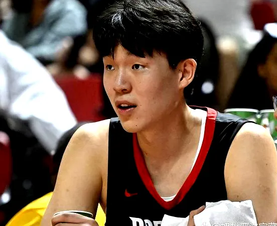 6月24日, 杨瀚森首节低迷，中国男篮热身赛杭州站首节落后荷兰
